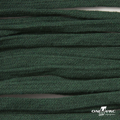 Шнур плетеный d-8 мм плоский, 70% хлопок 30% полиэстер, уп.85+/-1 м, цв.1016-т.зеленый - купить в Новочеркасске. Цена: 742.50 руб.